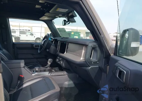 2025 Ford Bronco Outer Banks z USA, uszkodzony, nr VIN 1FMEE8BP9SLB00384